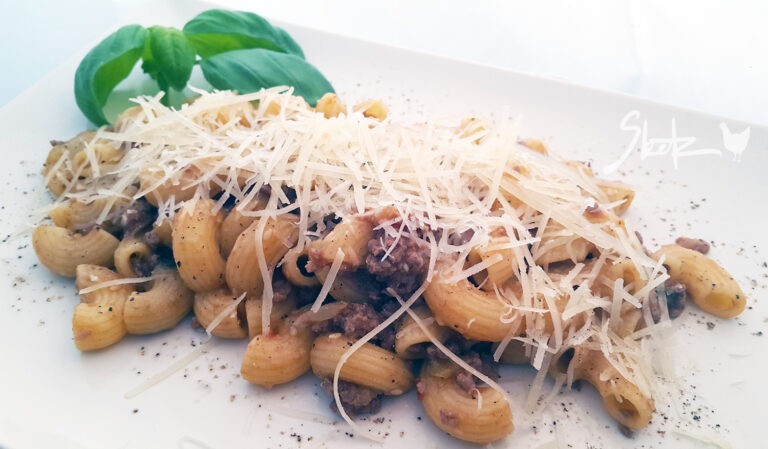 »Makaronovo meso« s čilijem in sezamom