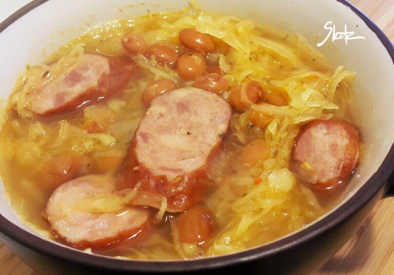 Zeljna juha s kranjsko klobaso in fižolom