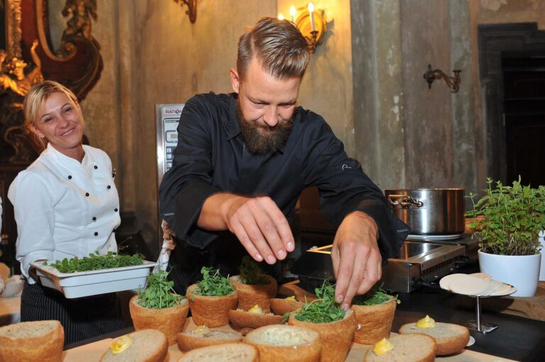 Jesti na skrivni lokaciji, skrivni meni in si drzniti tvegati?