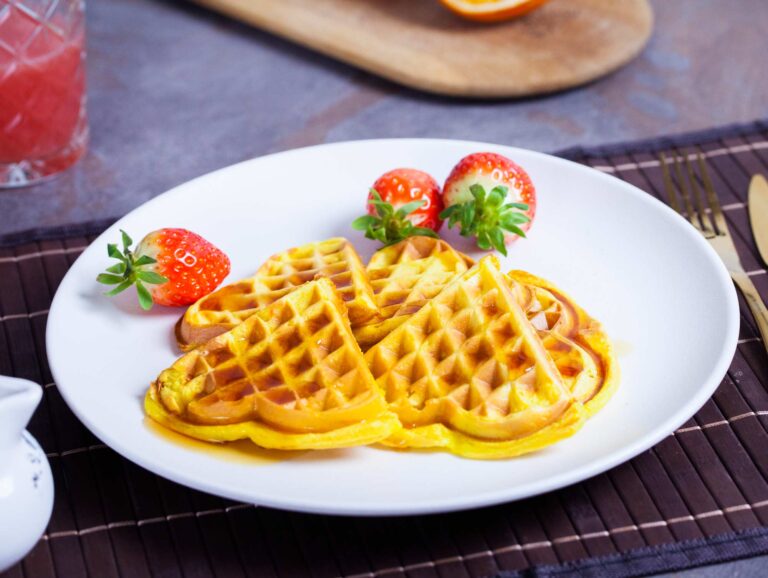 vaflji s pomarančo in javorjevim sirupom