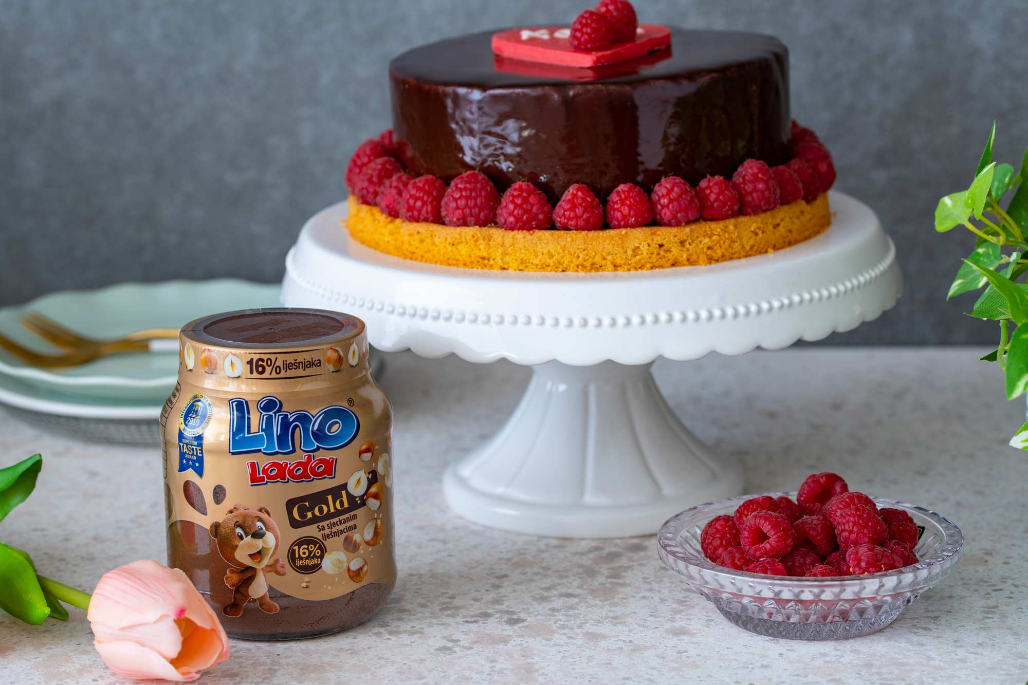 Čokoladno lešnikova torta s karamelo