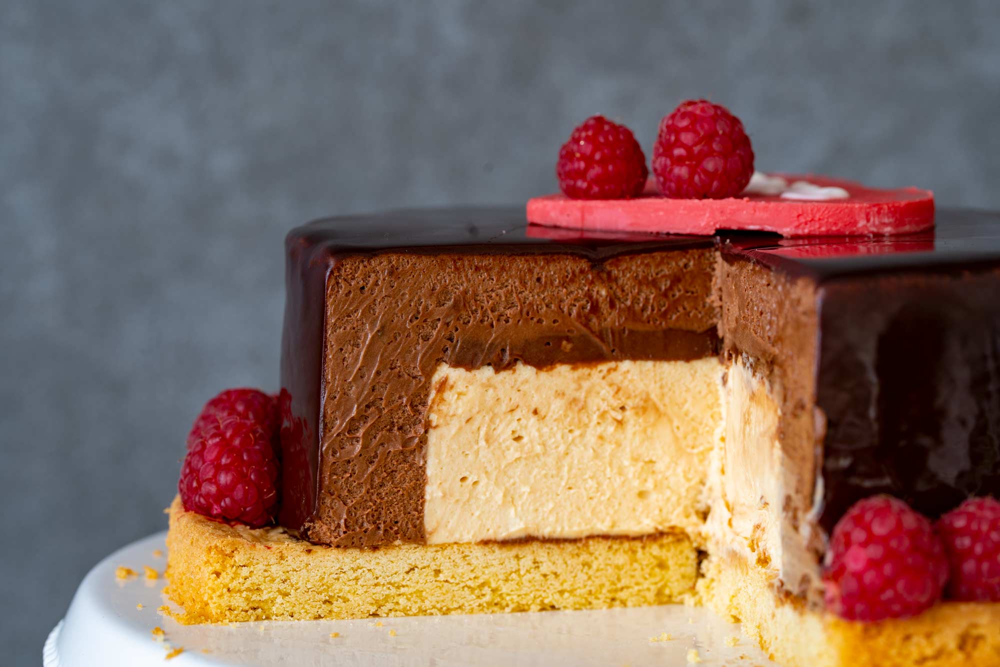 Čokoladno lešnikova torta s karamelo